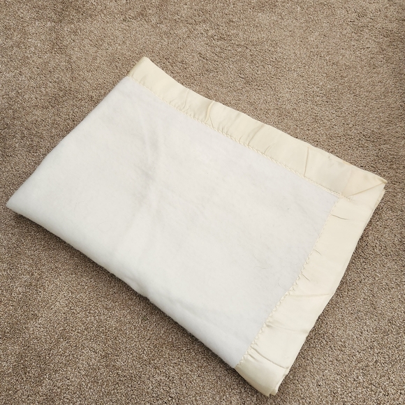 Vintage Quiltex Blanket White Throw Ribbon Binding 48 x 34 Home Bedding Made USA - Picture 3 of 10